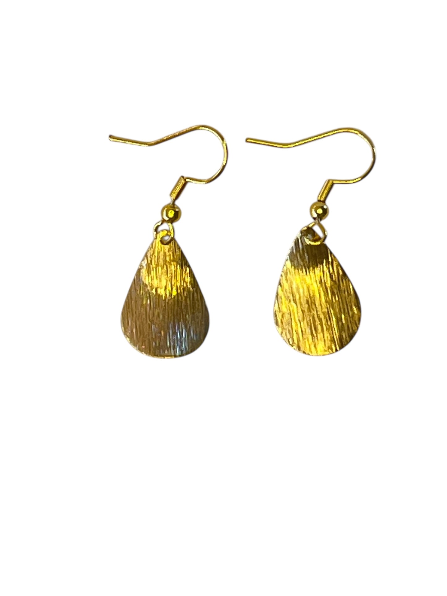 Golden Droplet øreringe med gyldne detaljer – elegant håndlavet smykke.
