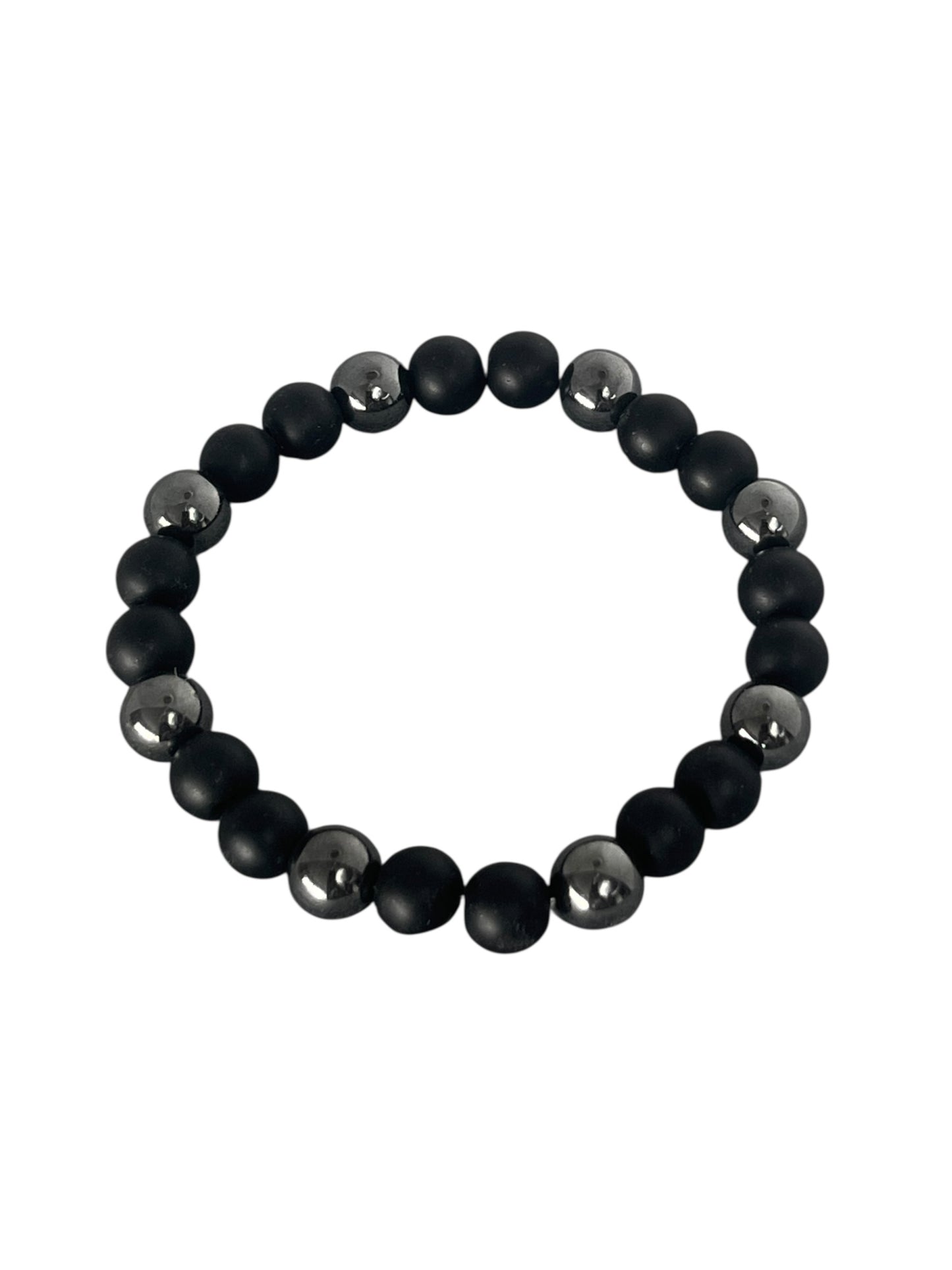 Hæmatit og sort onyx Krystal armbånd sammensat af naturlige sten med unikke nuancer og teksturer, skabt som et enkelt og personligt smykke, lavet af Monnas Smykkedesign