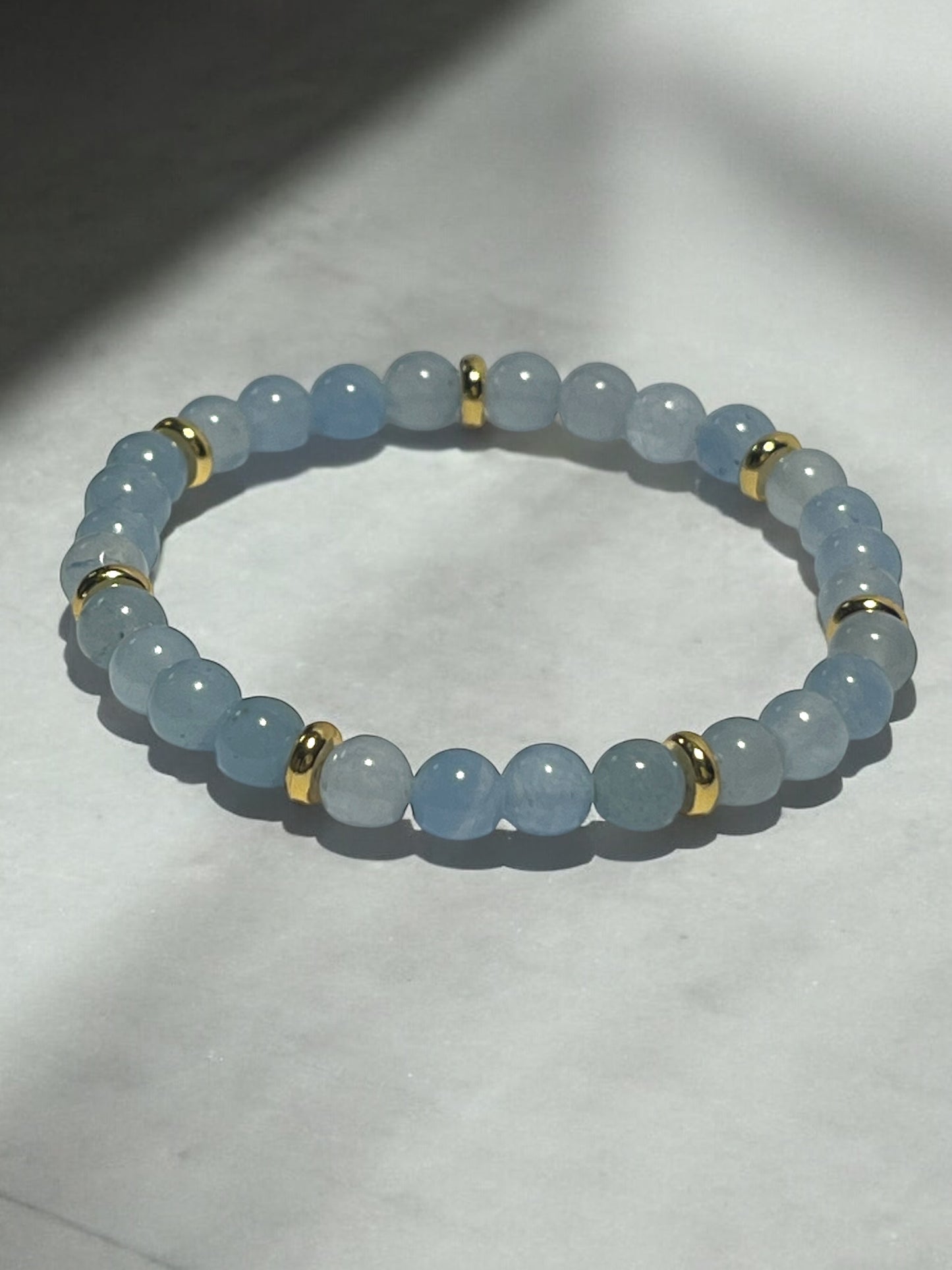 Akvamarine Armbånd 6mm stenperle