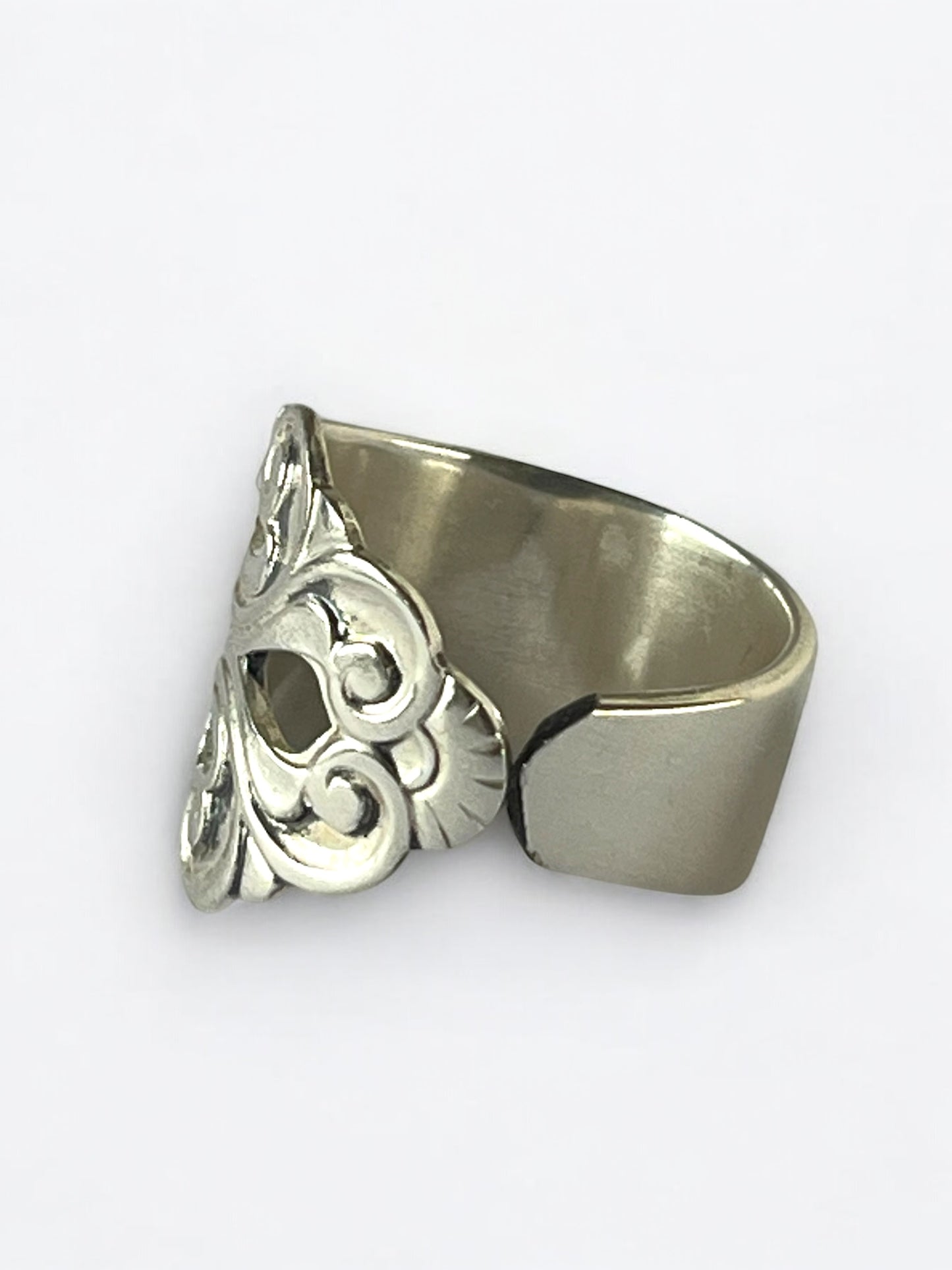 Enkelt men elegant 3 tårnet ring