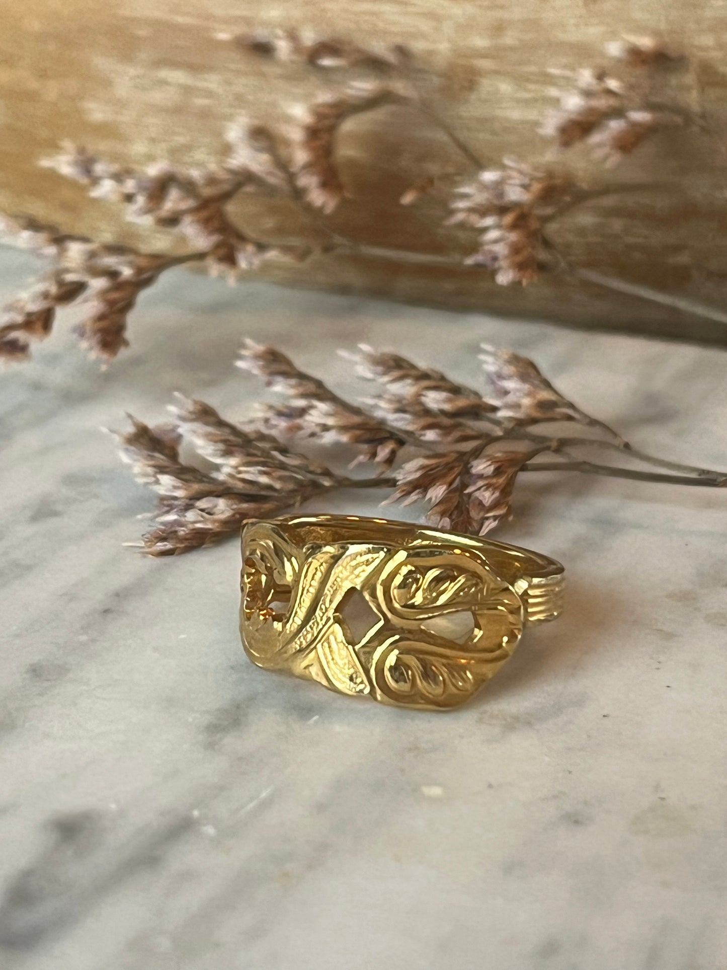 Forgyldt snoet ring