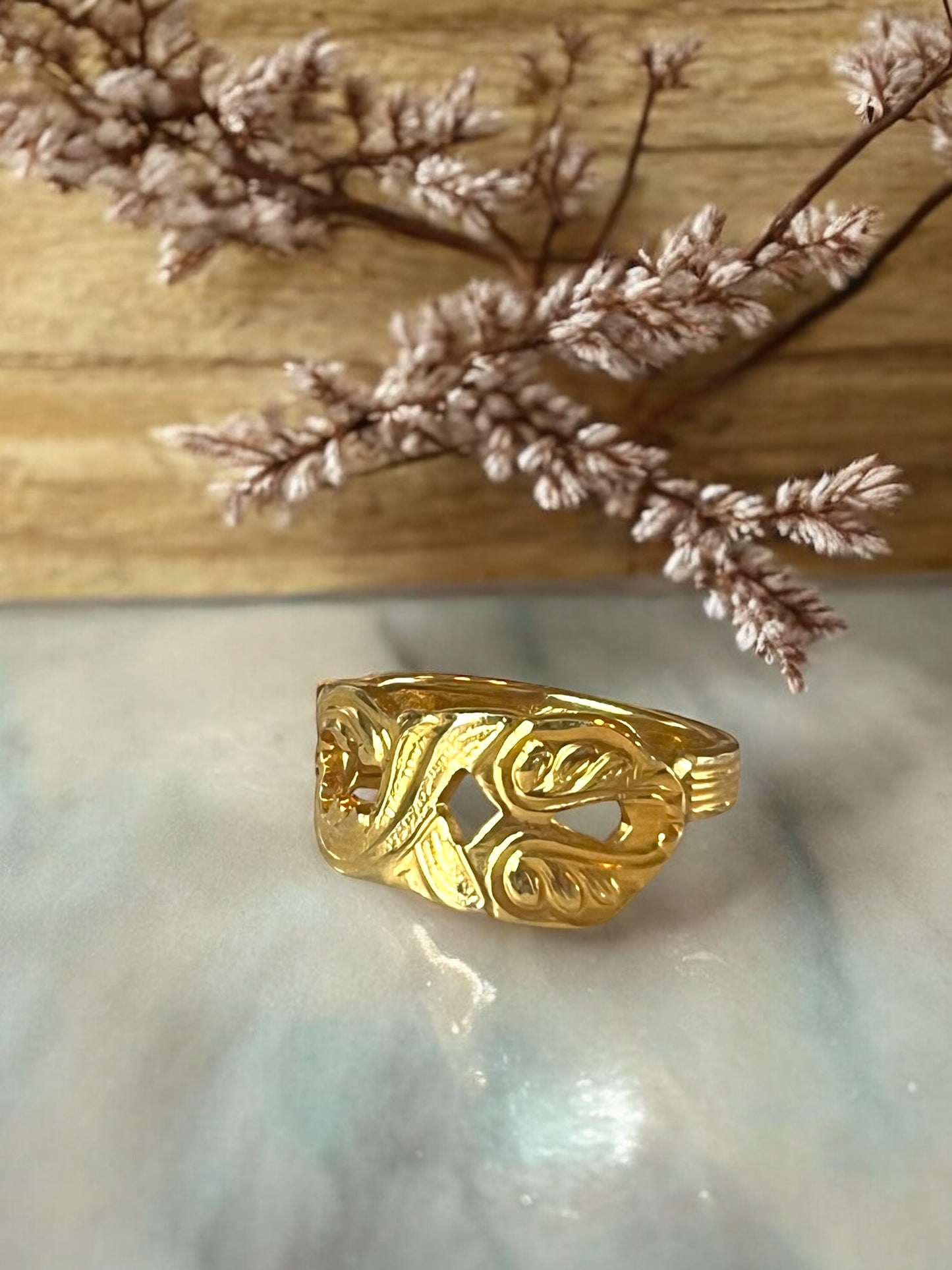 Forgyldt snoet ring
