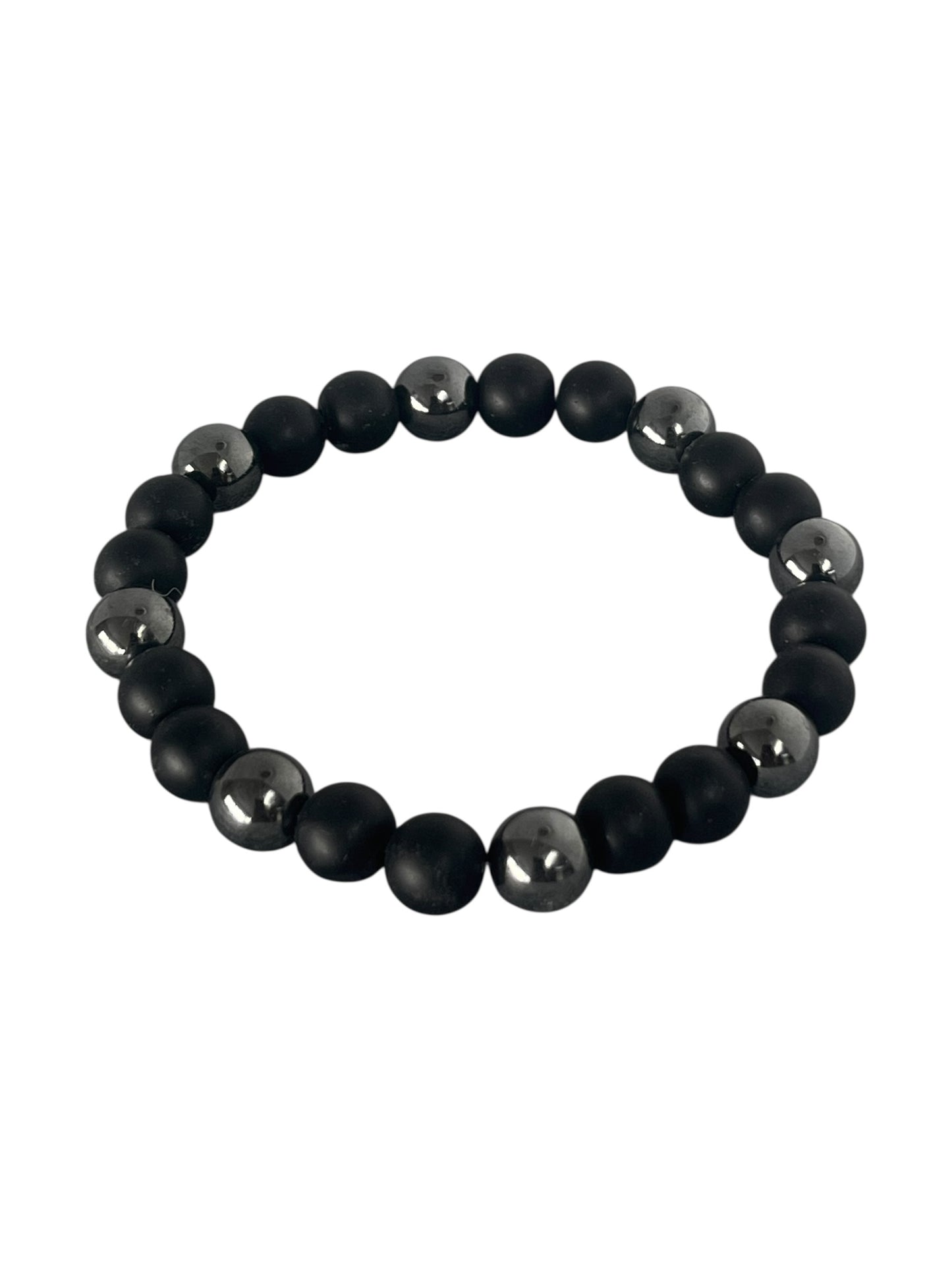Hæmatit og onyx Krystal armbånd med ægte sten og naturlige variationer, trukket på elastik og skabt med fokus på ro og balance, lavet af Monnas Smykkedesign