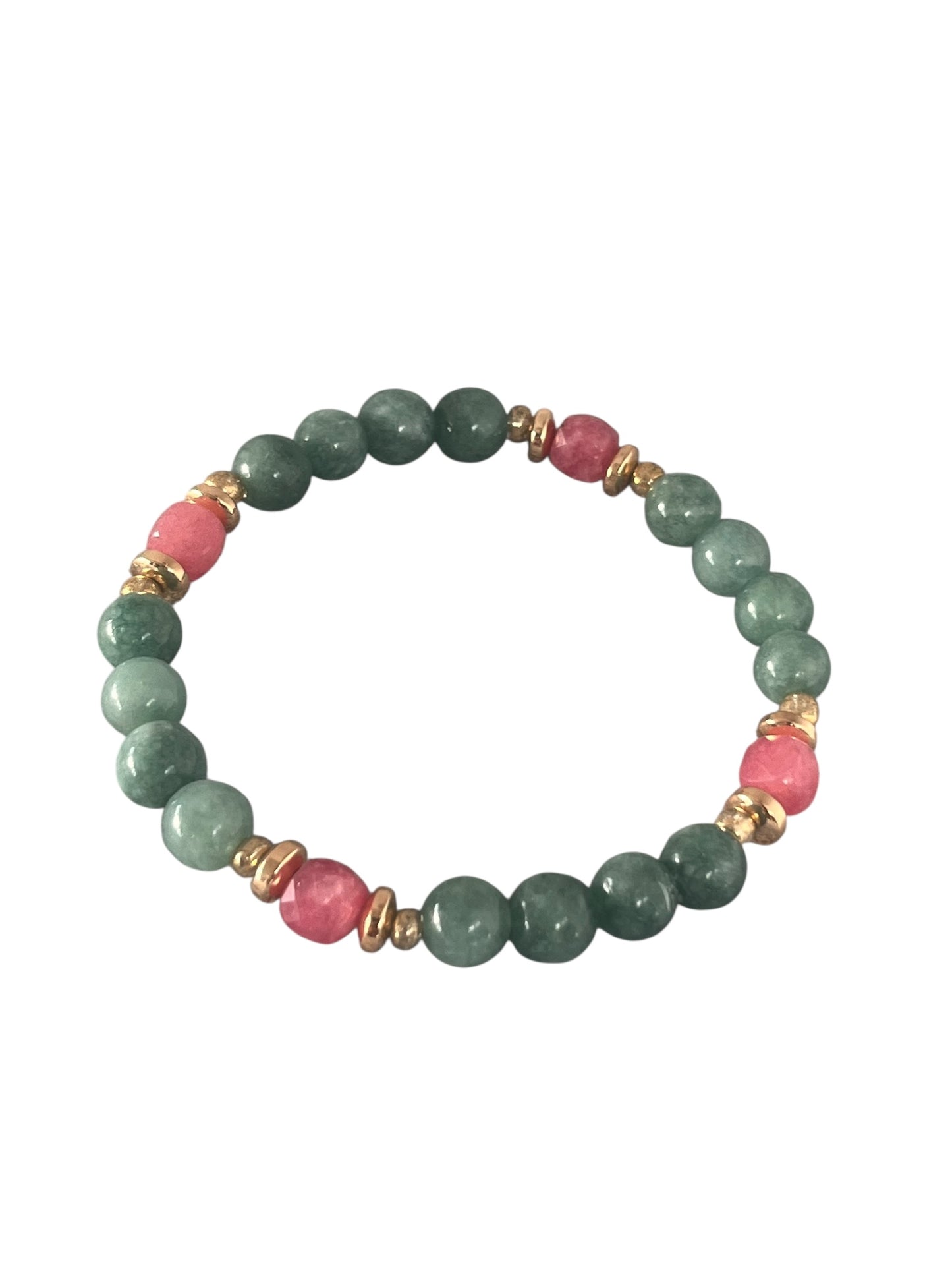 Grøn jade Krystal armbånd med ægte krystaller og smukke farvespil, et håndlavet smykke inspireret af naturens former, lavet af Monnas Smykkedesign