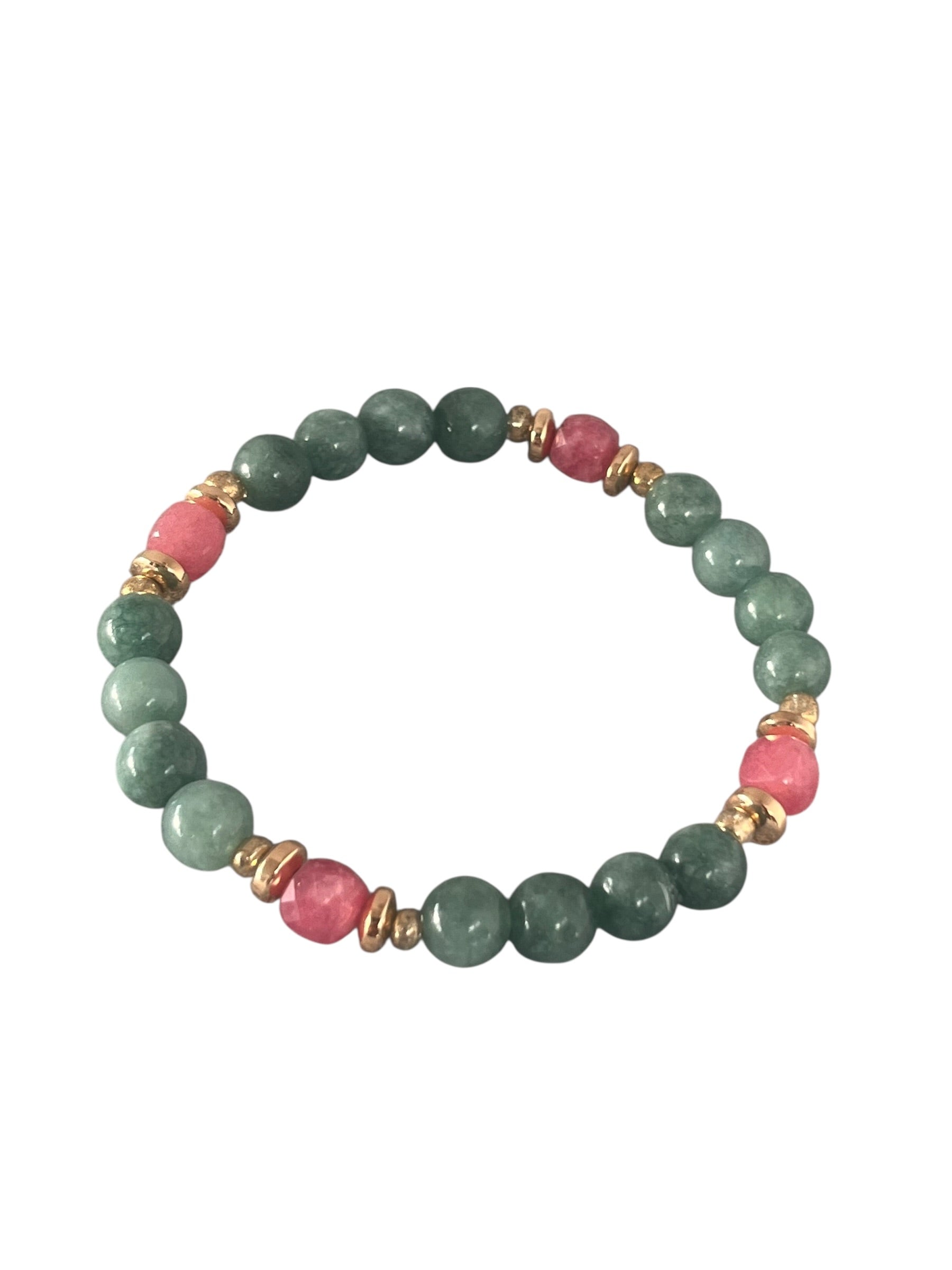 Grøn jade Krystal armbånd med ægte krystaller og smukke farvespil, et håndlavet smykke inspireret af naturens former, lavet af Monnas Smykkedesign