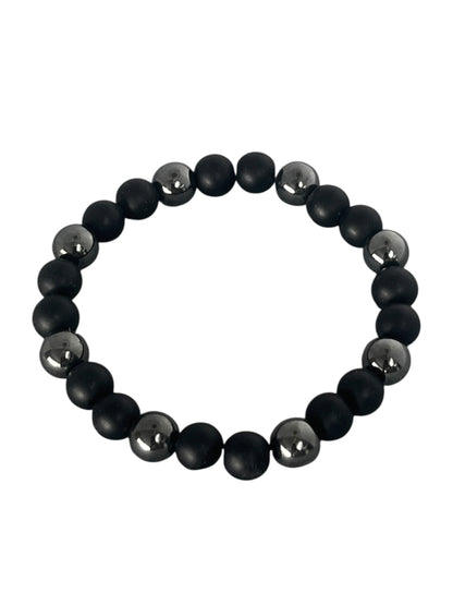Hæmatit og onyx Krystal armbånd i naturlige smykkesten med organisk struktur og tidløst design, håndlavet med sans for detaljer, lavet af Monnas Smykkedesign