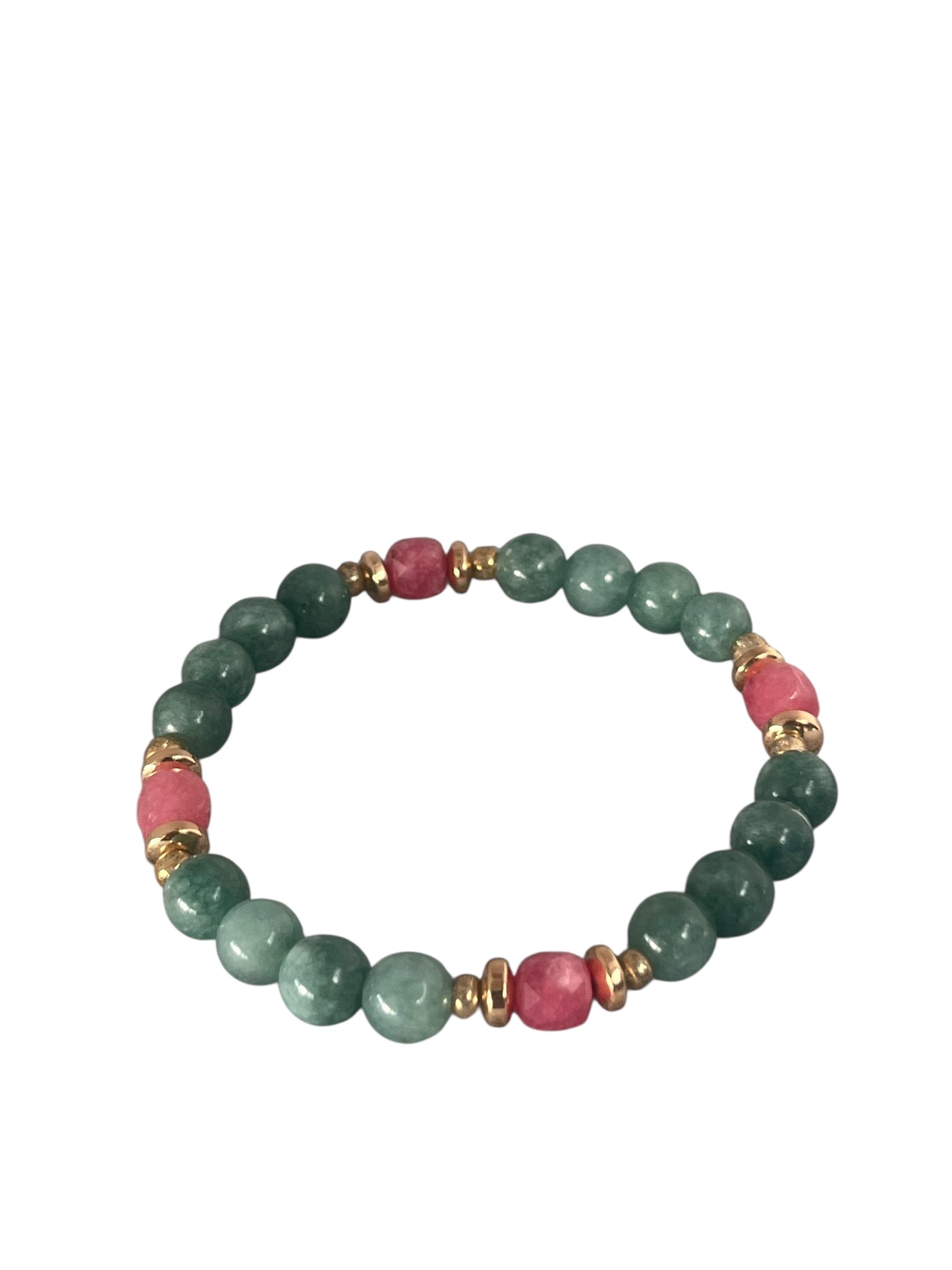 Grøn jade Krystal armbånd i naturlige smykkesten med organisk struktur og tidløst design, håndlavet med sans for detaljer, lavet af Monnas Smykkedesign