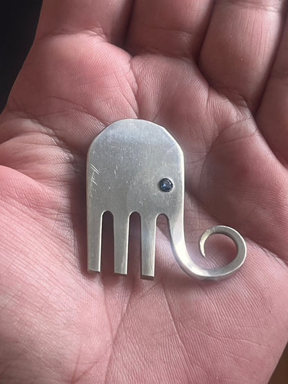 Elefant Broche af gammel gaffel/sølvtøj