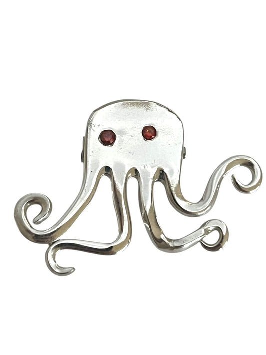 Blæksprutte broche af gammelt bestik – håndlavet vintage smykke i genbrugt sølvtøj , lavet af Monnas Smykkedesign