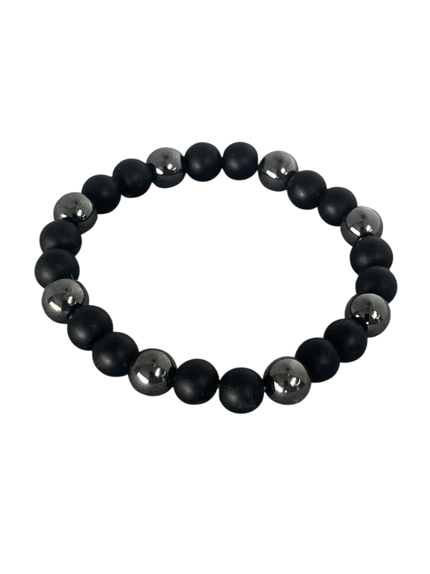 Hæmatit og onyx Krystal armbånd med ægte krystaller og smukke farvespil, et håndlavet smykke inspireret af naturens former, lavet af Monnas Smykkedesign