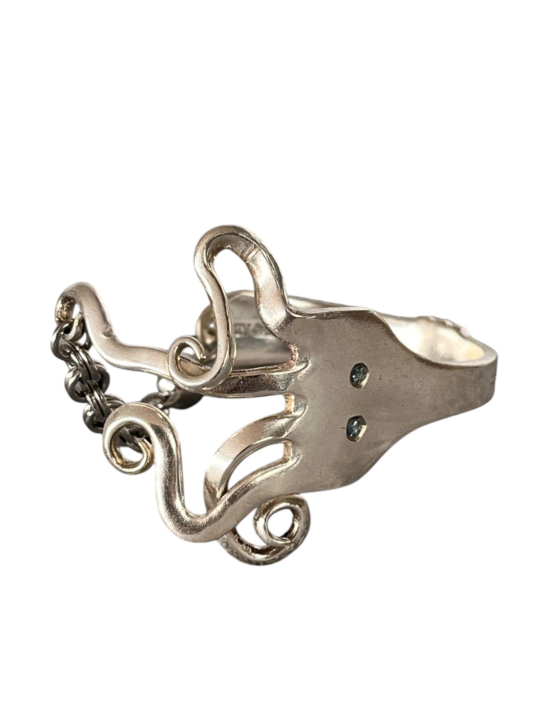 Statement armbånd med blæksprutte design formet af sølvplet gaffel, smykke af genbrugssølv lavet af Monnas Smykkedesign
