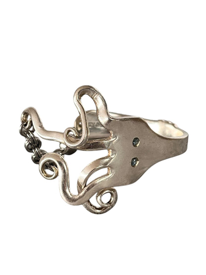 Statement armbånd med blæksprutte design formet af sølvplet gaffel, smykke af genbrugssølv lavet af Monnas Smykkedesign