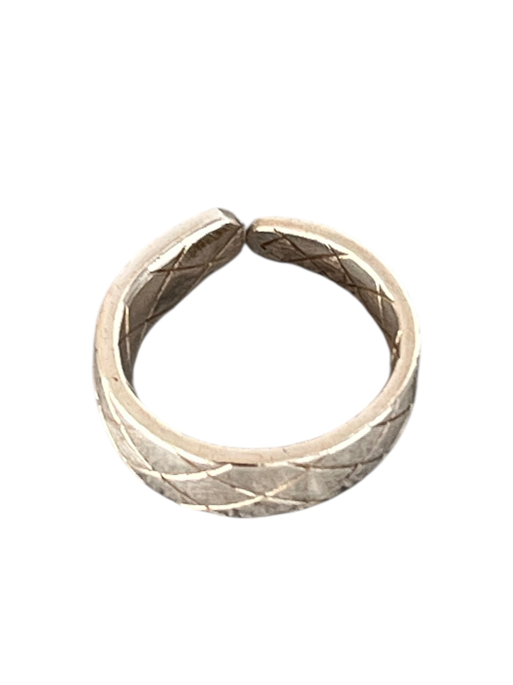 Ske ring i gammelt bestik med Harlekin mønster håndlavet smykke lavet af Monnas Smykkedesign