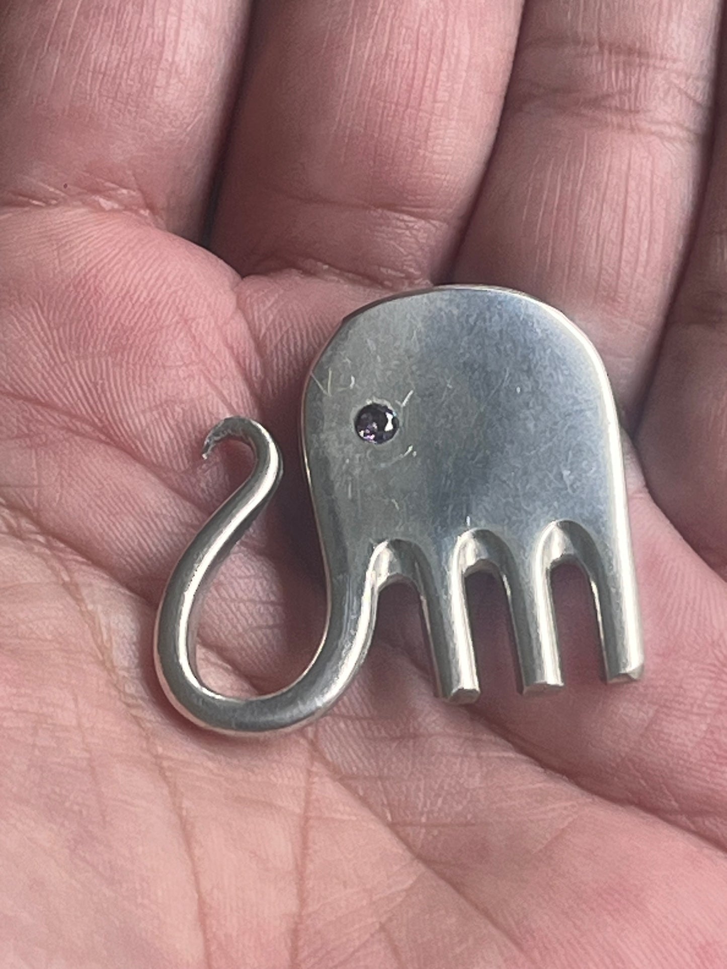 Elefant Broche af antikt sølvtøj