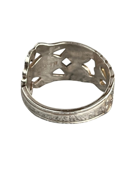 unika-ring-haandlavet-af-gammelt-bestik-statement-ring-genbrugssmykke-lavet-af-Monnas-Smykkedesign