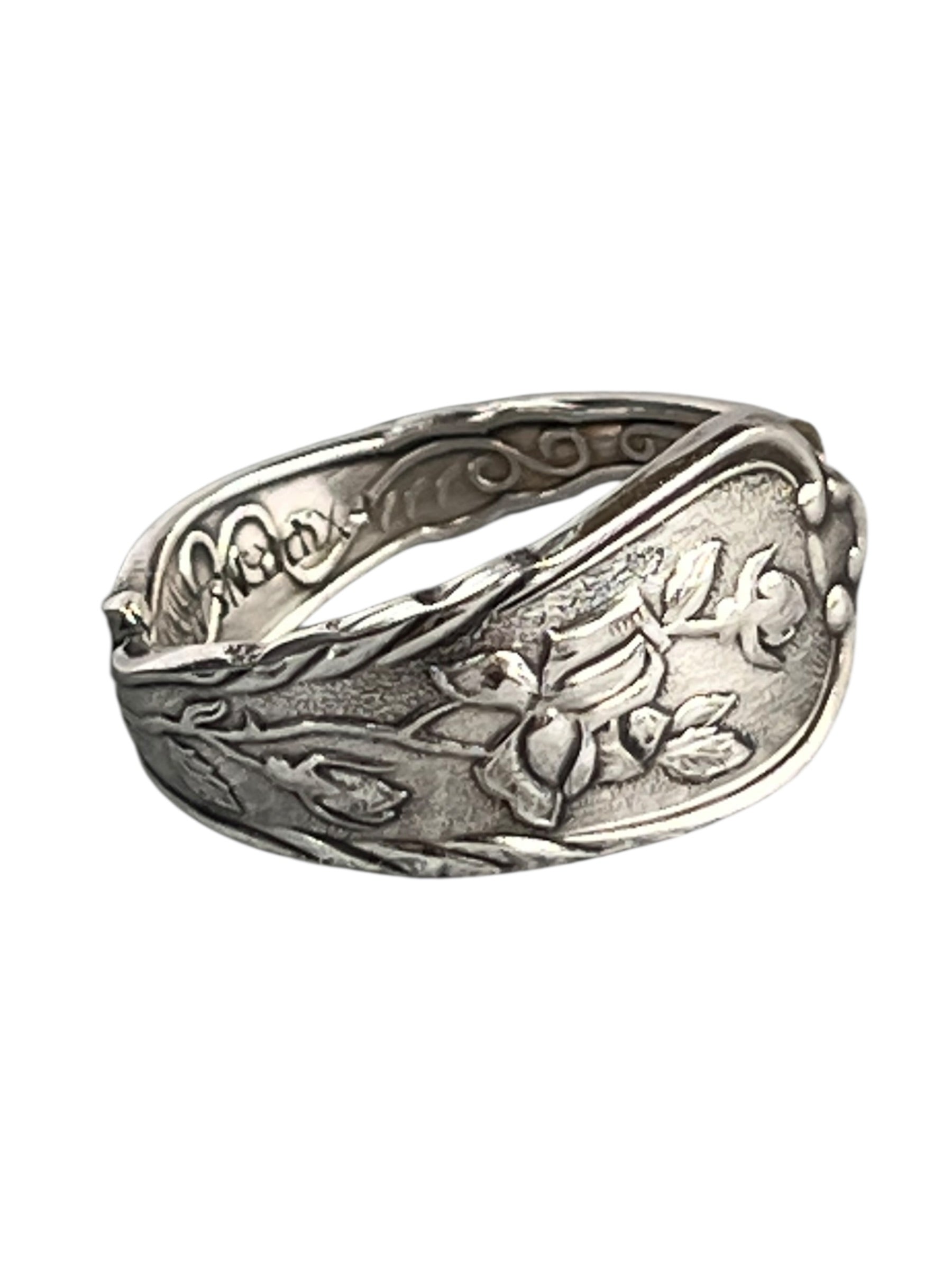 unika-ring-haandlavet-af-gammelt-bestik-statement-ring-genbrugssmykke-lavet-af-Monnas-Smykkedesign